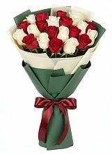 Букет Микс из красных и белых роз в Ногинск-5